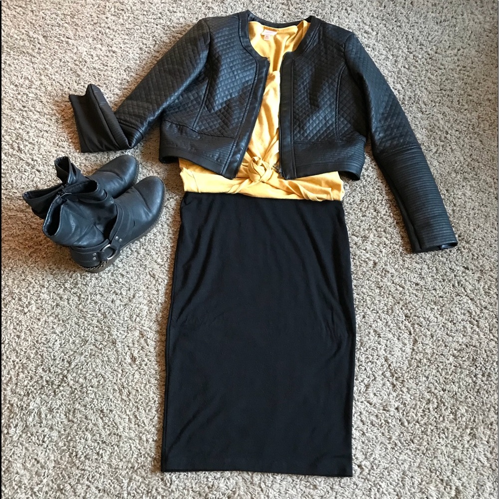 Forever 21 bodycon black skirt